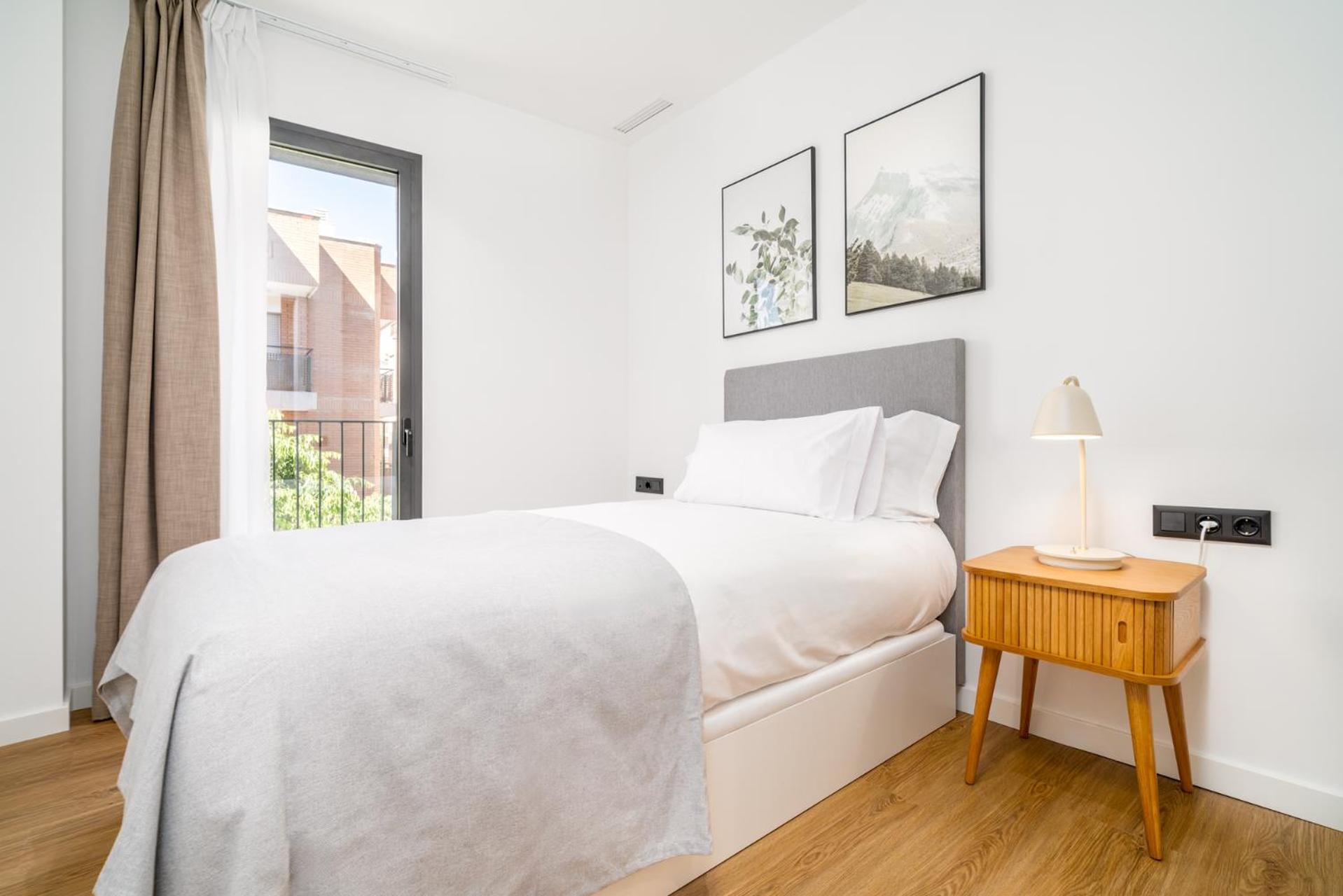 Limehome Barcelona Placa Pirineus L'Hospitalet de Llobregat Exterior foto