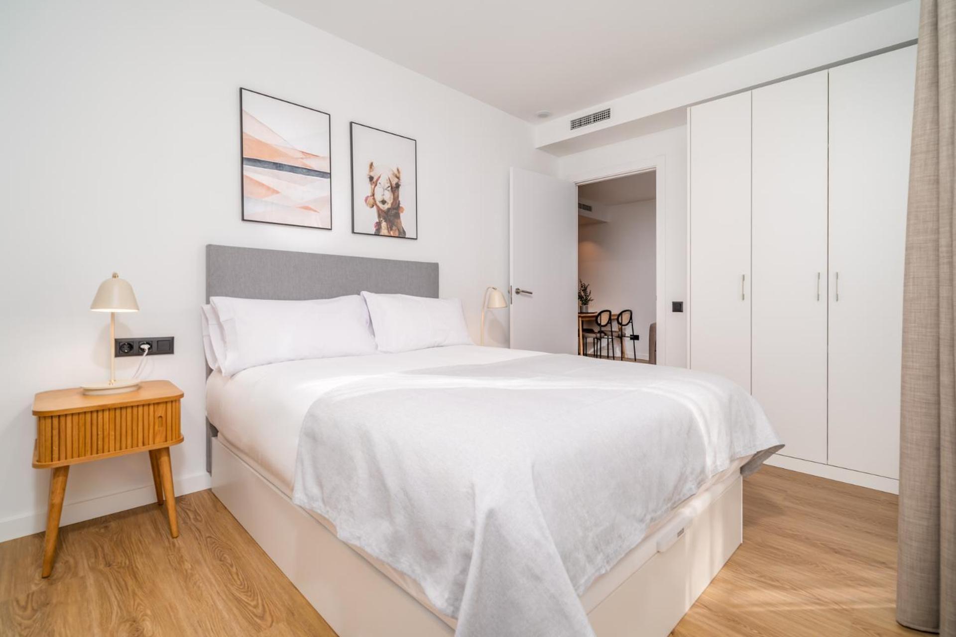 Limehome Barcelona Placa Pirineus L'Hospitalet de Llobregat Exterior foto