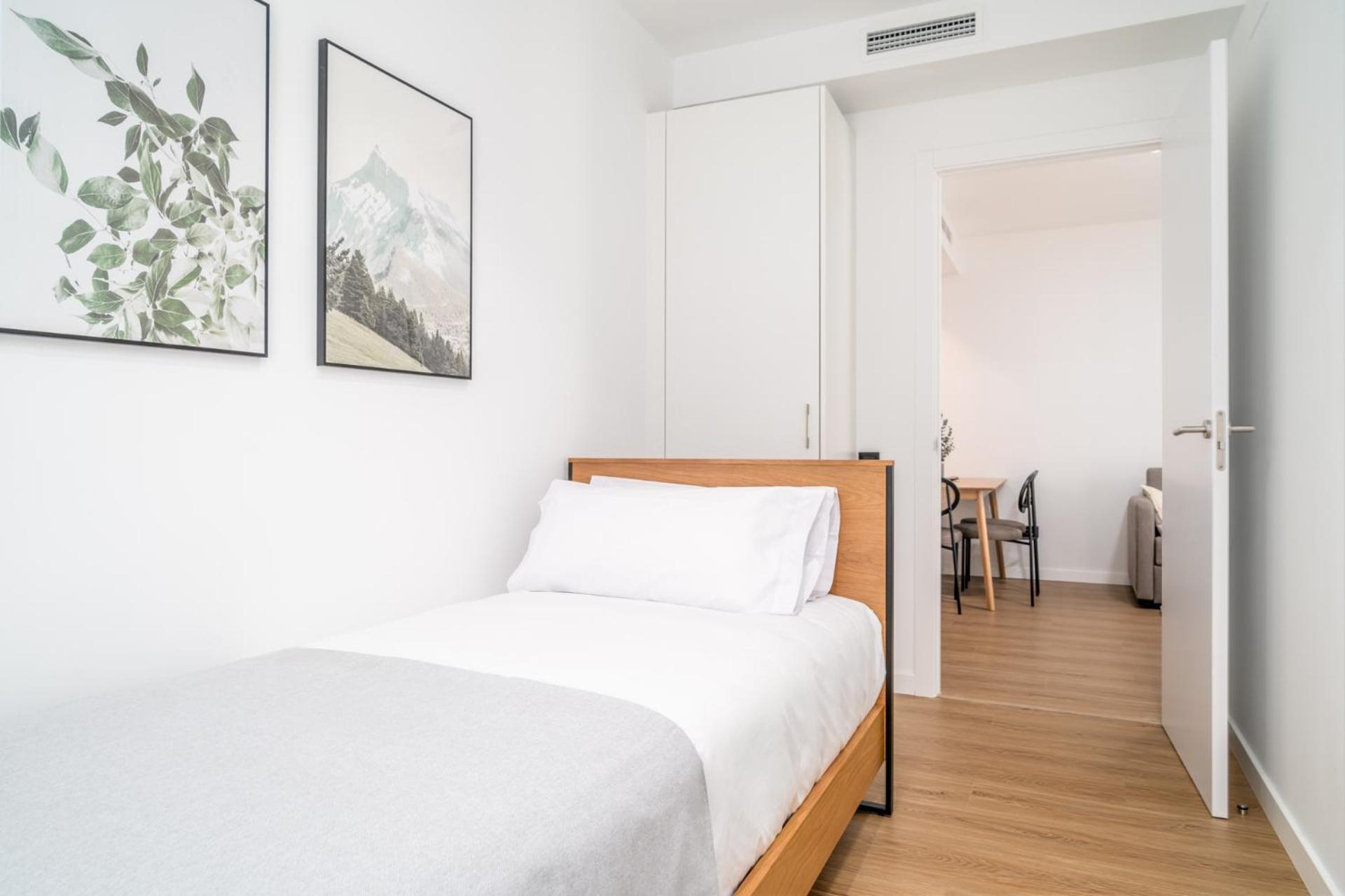 Limehome Barcelona Placa Pirineus L'Hospitalet de Llobregat Exterior foto
