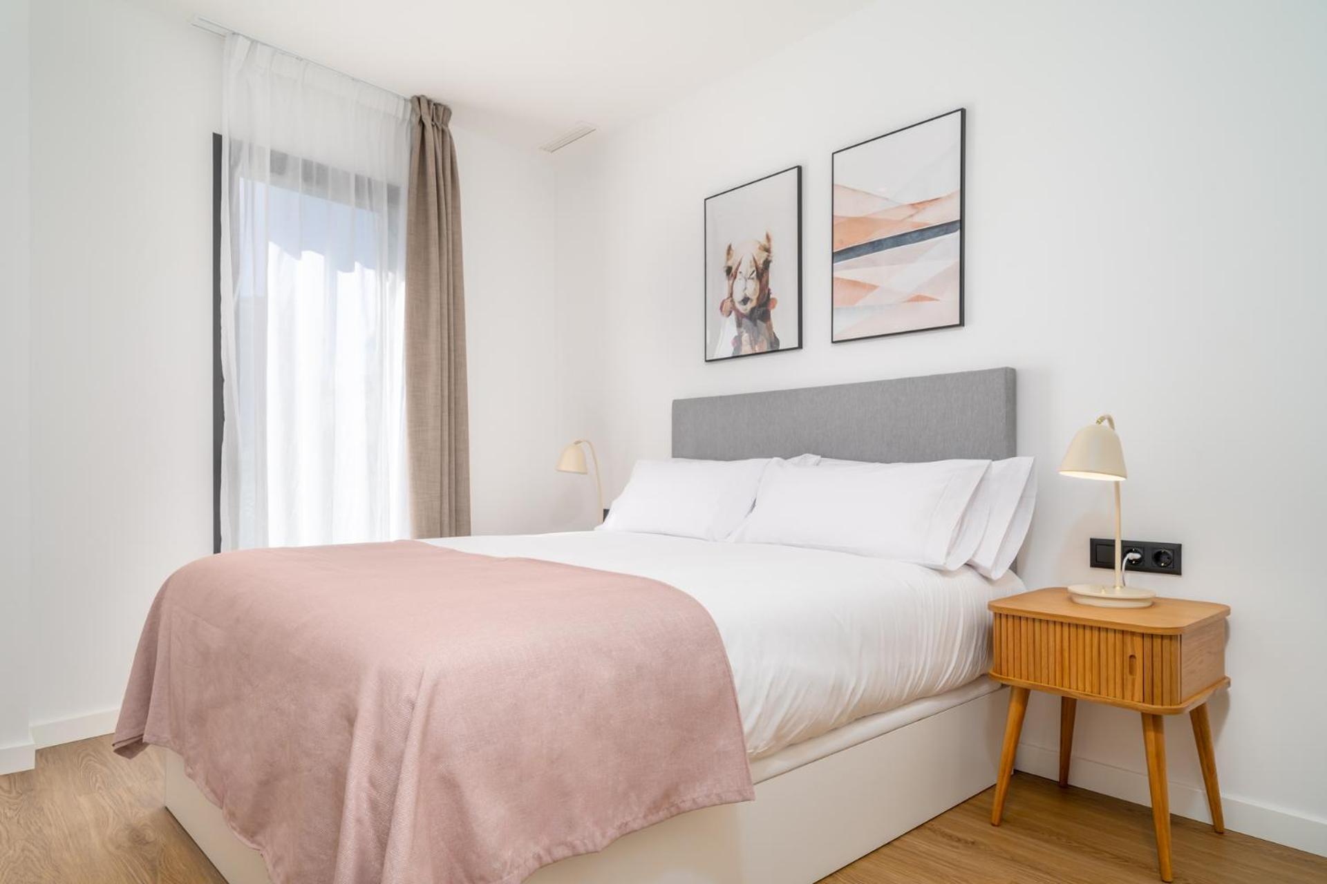 Limehome Barcelona Placa Pirineus L'Hospitalet de Llobregat Exterior foto