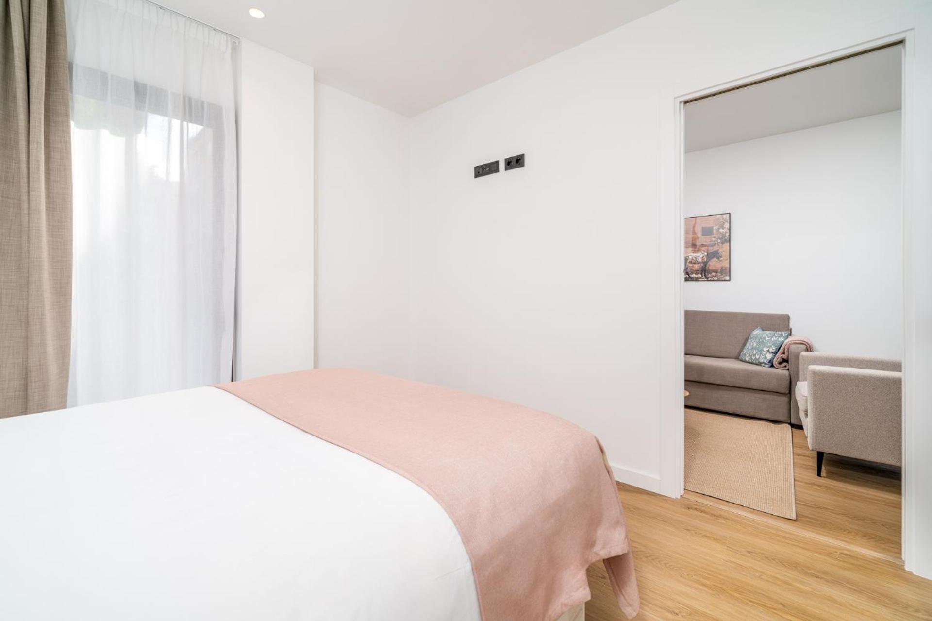 Limehome Barcelona Placa Pirineus L'Hospitalet de Llobregat Exterior foto
