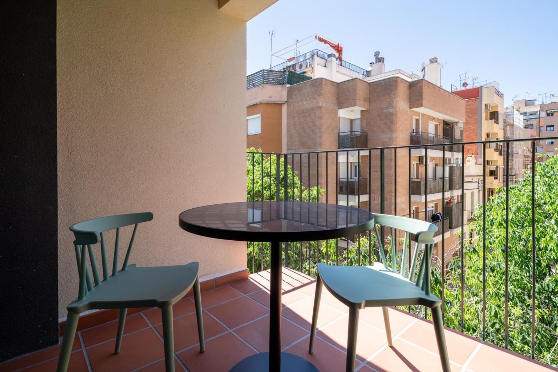 Limehome Barcelona Placa Pirineus L'Hospitalet de Llobregat Exterior foto
